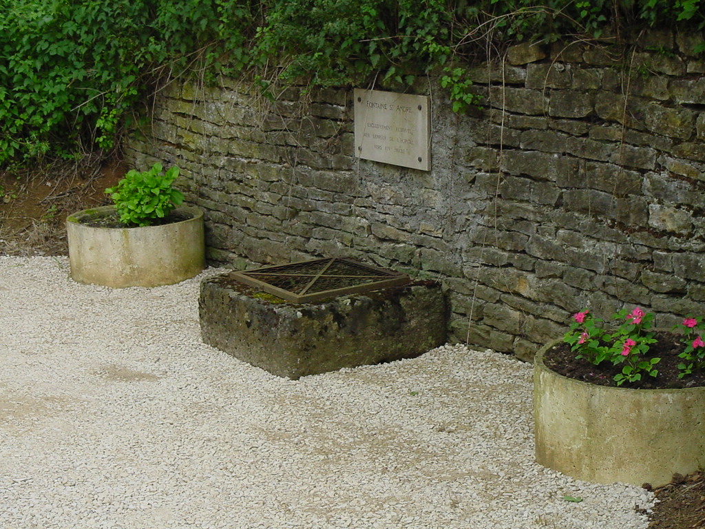 Genouilly - Fontaine des lepreux